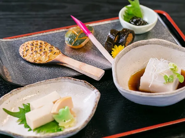 One dish and sake bowl